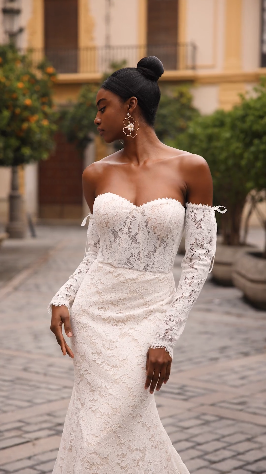 Unlined Sweetheart and Illusion Open Back with Half Lace-Up Re-Embroidered Chantilly Lace Mermaid with Detachable Sleeves Style PALMA Unlined Sweetheart and Illusion Open Back with Half Lace-Up Re-Embroidered Chantilly Lace Mermaid with Detachable Sleeves Style PALMA