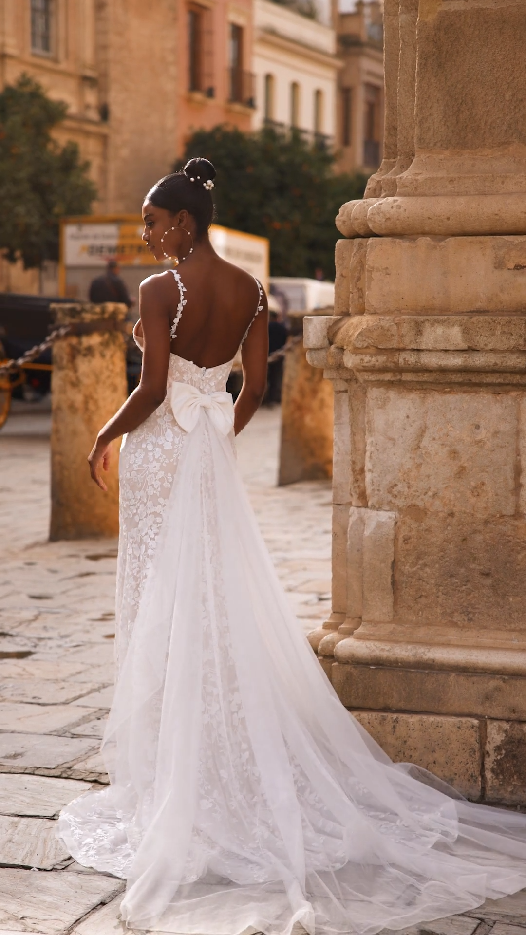 Style ISABEL Sweetheart and Open Back Embroiderd Lace Fabric Mermaid with Detachable Bow Train Style ISABEL Sweetheart and Open Back Embroiderd Lace Fabric Mermaid with Detachable Bow Train