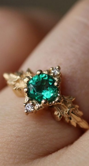 'THE PERFECT WEDDING DRESS BASED ON YOUR ENGAGEMENT RING STYLE' Image #5