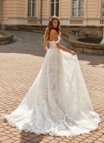 'TYPES OF WEDDING DRESS TRAINS' Image #3