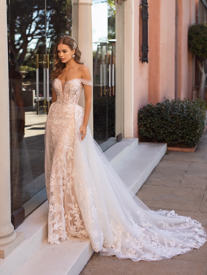 'TYPES OF WEDDING DRESS TRAINS' Image #5