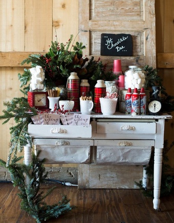 'A Guide On Planning A Holiday Wedding' Image #3